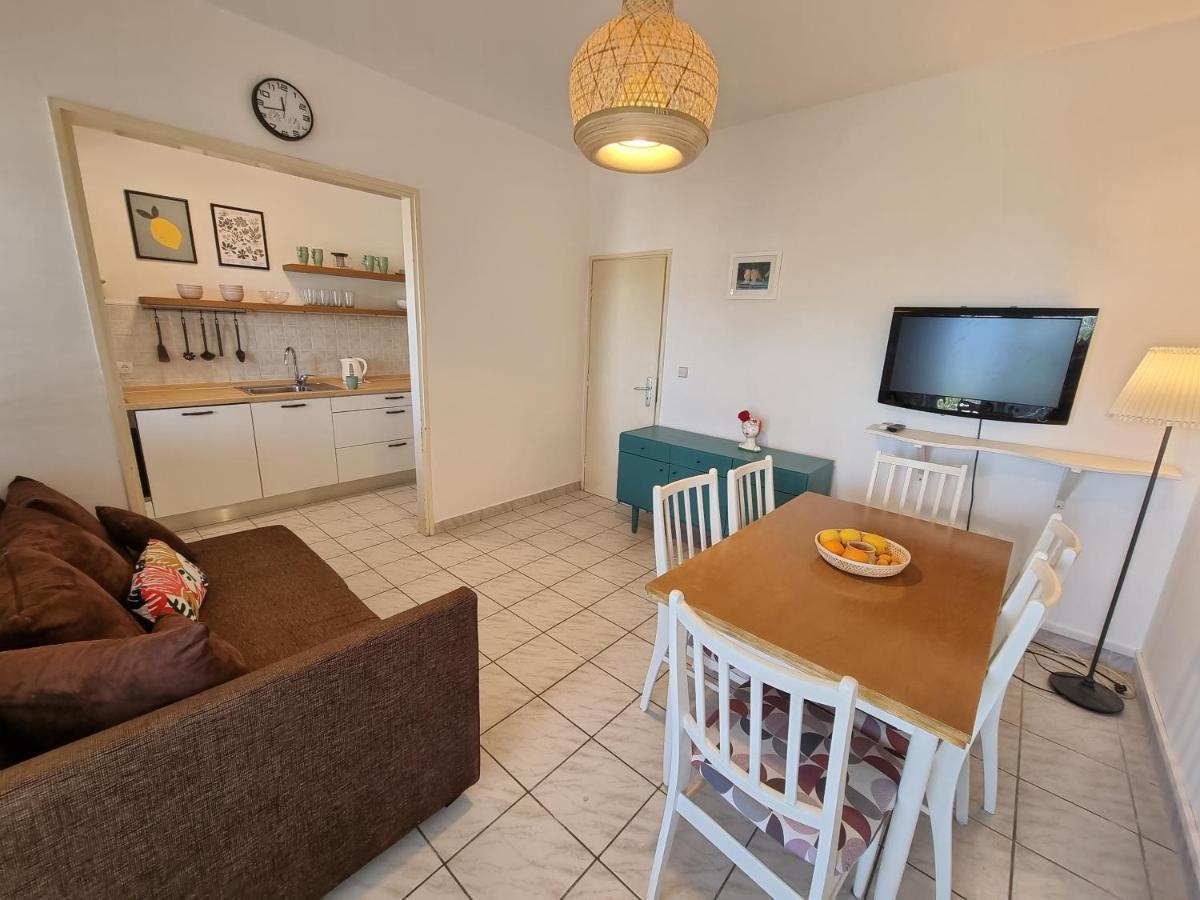 Cozy Apartments With Seafront Terraces オミシュ エクステリア 写真