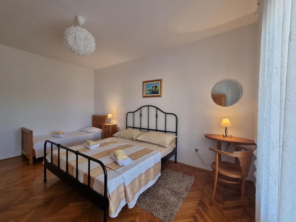 Cozy Apartments With Seafront Terraces オミシュ エクステリア 写真