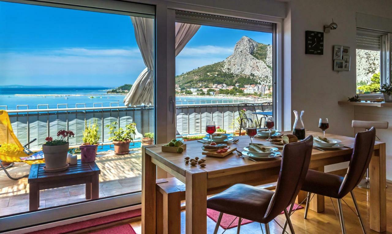Cozy Apartments With Seafront Terraces オミシュ エクステリア 写真
