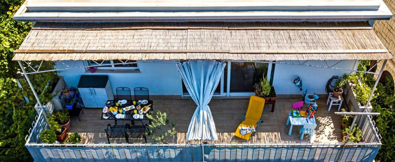 Cozy Apartments With Seafront Terraces オミシュ エクステリア 写真